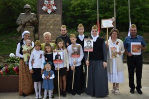 Воскресная школа Топловского монастыря приняла участие в праздновании дня Победы в с. Земляничное