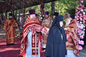 8 августа в Свято-Троице-Параскевиевской Топловской женской обители отпраздновали престольный праздник.